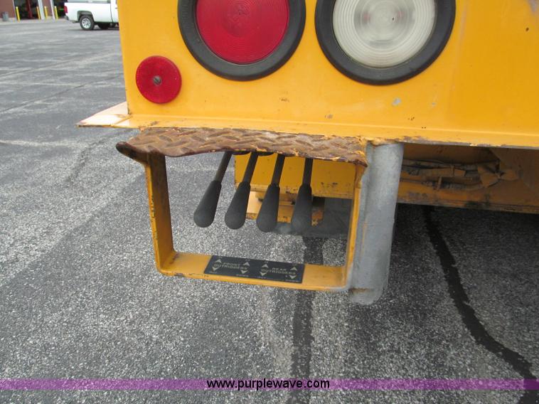 image for item E2150 1998 International 4900 bucket/digger derrick truck