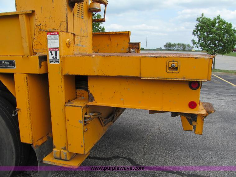 image for item E2150 1998 International 4900 bucket/digger derrick truck
