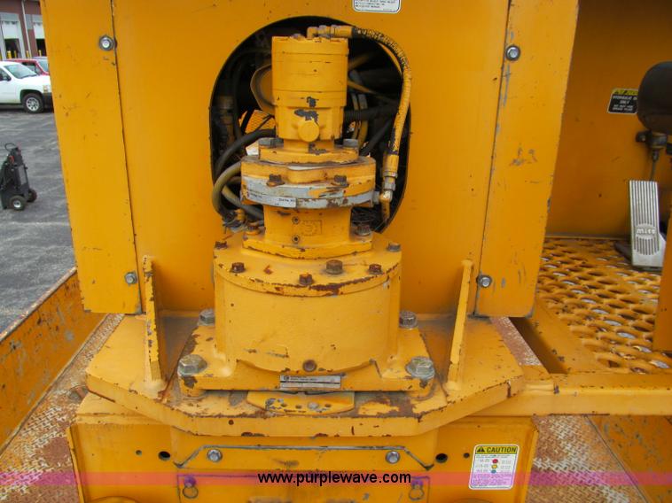 image for item E2150 1998 International 4900 bucket/digger derrick truck