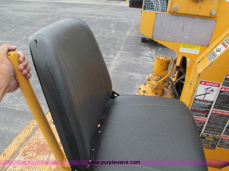 image for item E2150 1998 International 4900 bucket/digger derrick truck