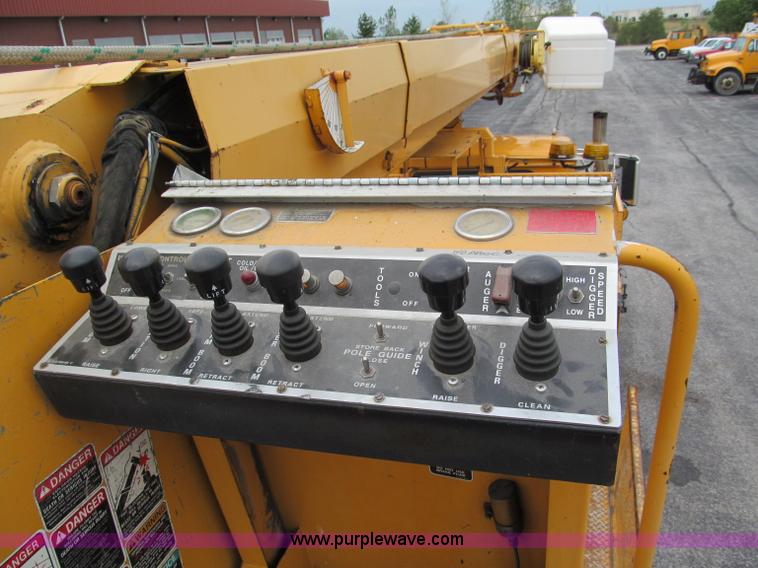 image for item E2150 1998 International 4900 bucket/digger derrick truck