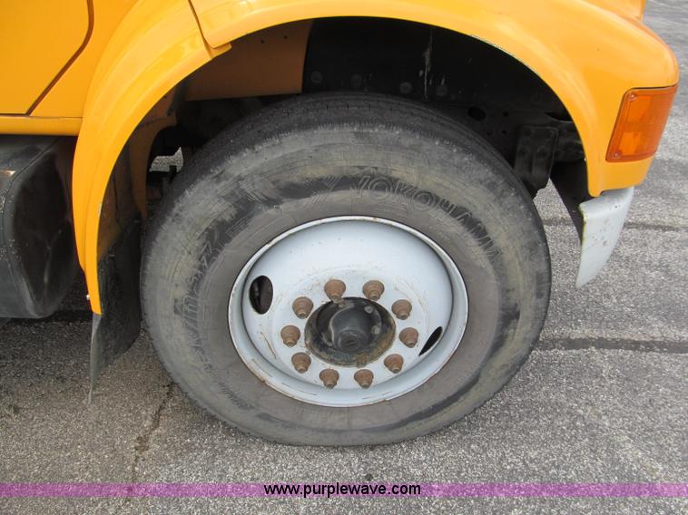 image for item E2150 1998 International 4900 bucket/digger derrick truck