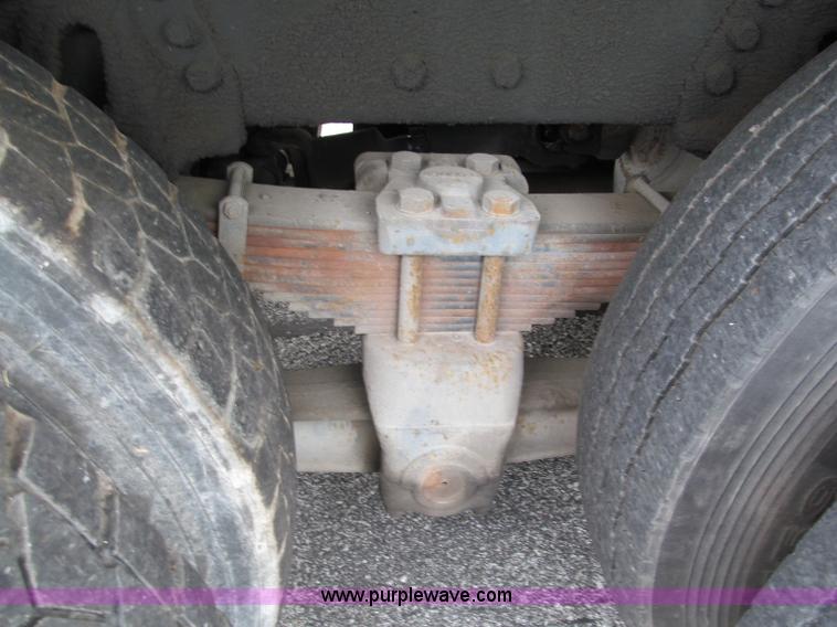 image for item E2150 1998 International 4900 bucket/digger derrick truck