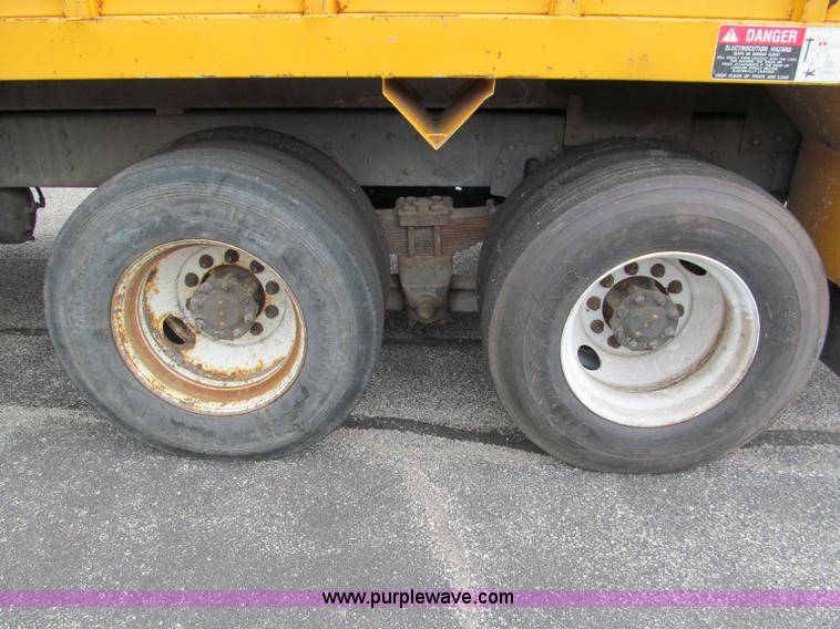 image for item E2150 1998 International 4900 bucket/digger derrick truck