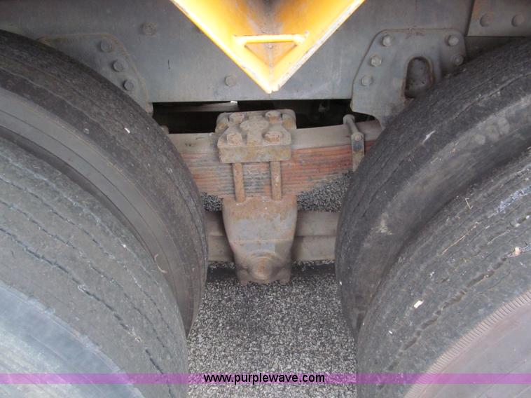 image for item E2150 1998 International 4900 bucket/digger derrick truck