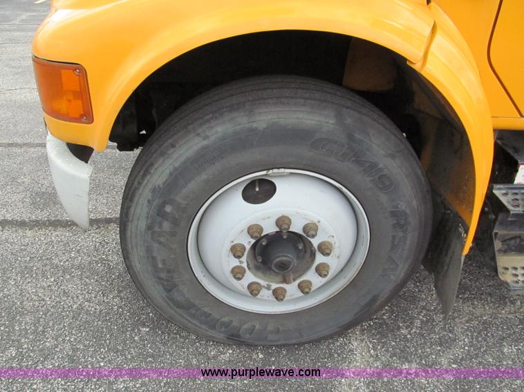 image for item E2150 1998 International 4900 bucket/digger derrick truck