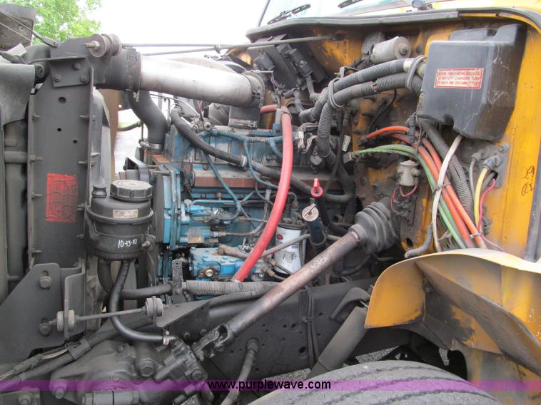 image for item E2150 1998 International 4900 bucket/digger derrick truck