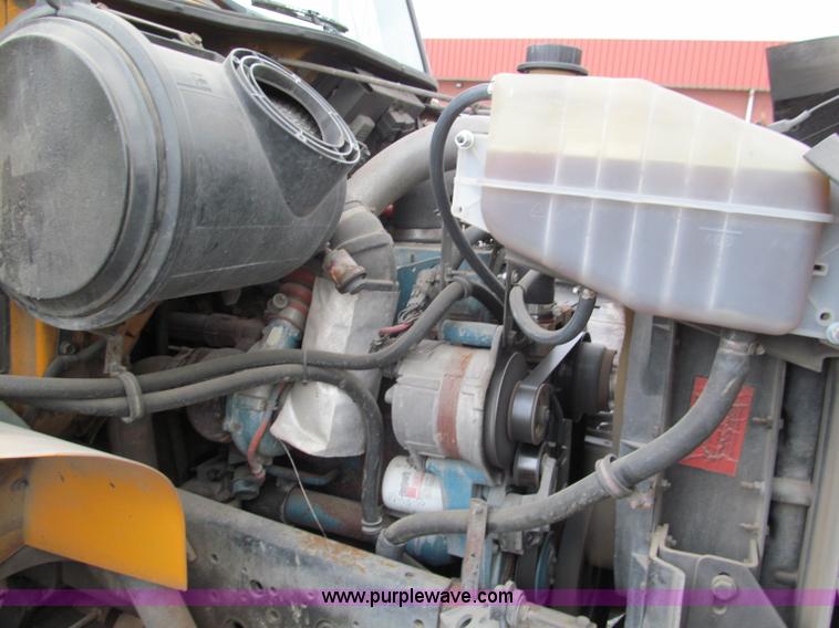 image for item E2150 1998 International 4900 bucket/digger derrick truck