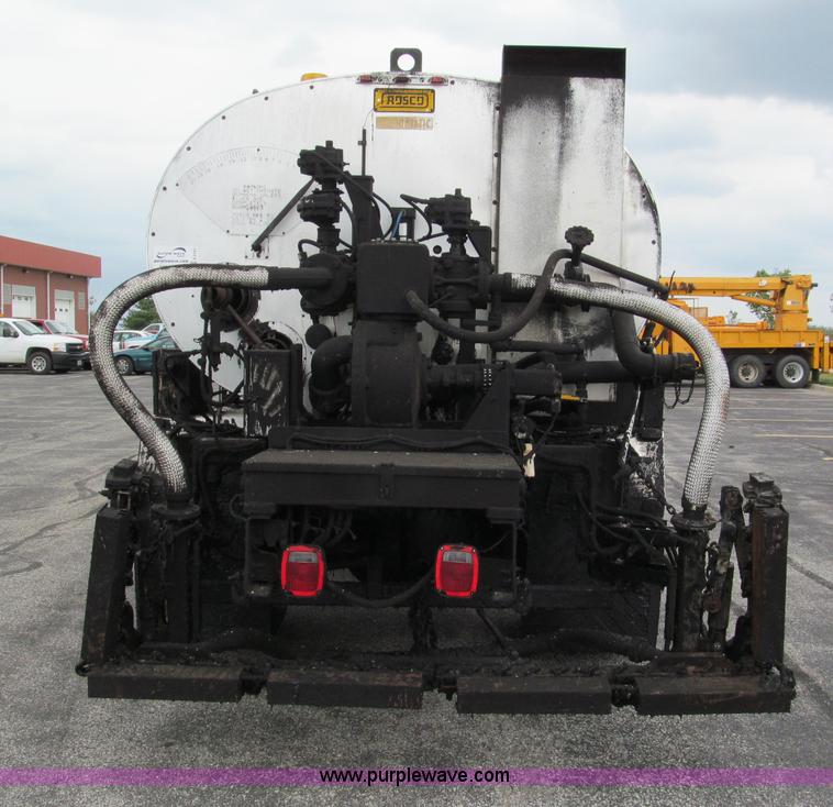 image for item E2151 1998 International 4900 oil distributor truck