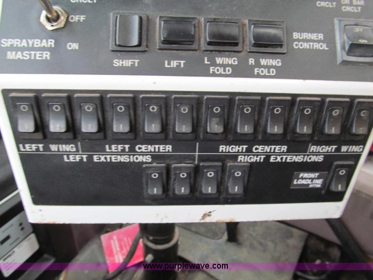 image for item E2151 1998 International 4900 oil distributor truck