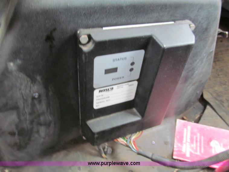 image for item E2151 1998 International 4900 oil distributor truck