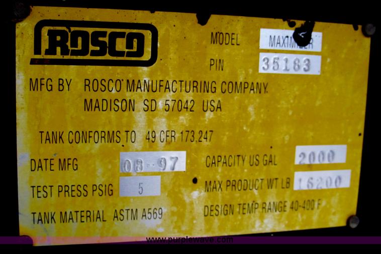 image for item E2151 1998 International 4900 oil distributor truck