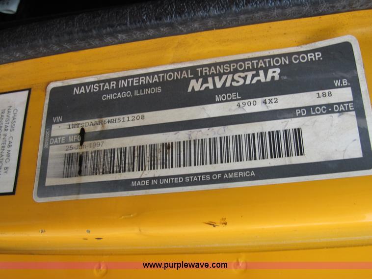 image for item E2151 1998 International 4900 oil distributor truck