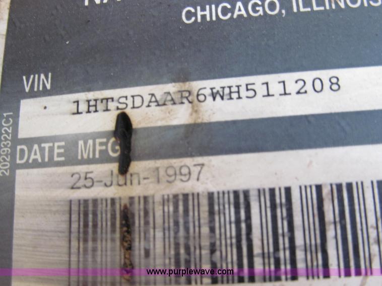 image for item E2151 1998 International 4900 oil distributor truck