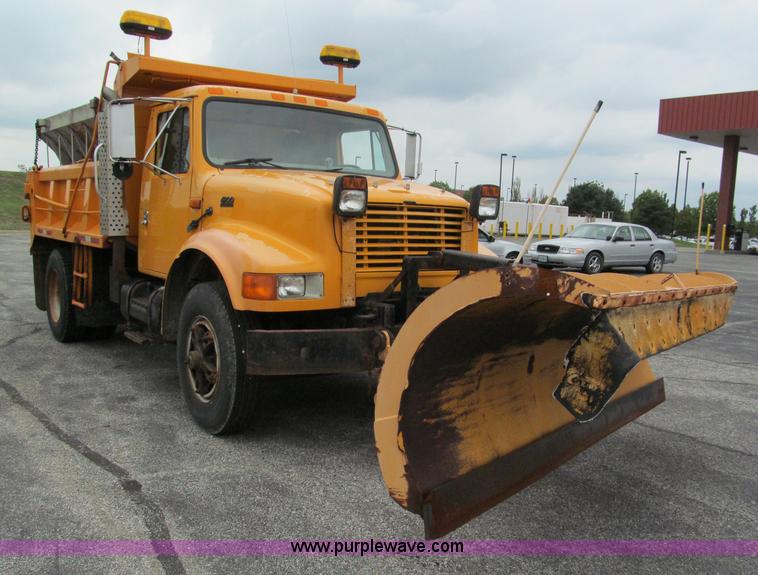 image for item E2152 1996 International 4900 dump truck