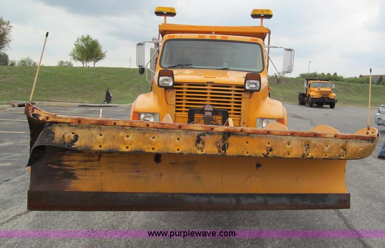 image for item E2152 1996 International 4900 dump truck