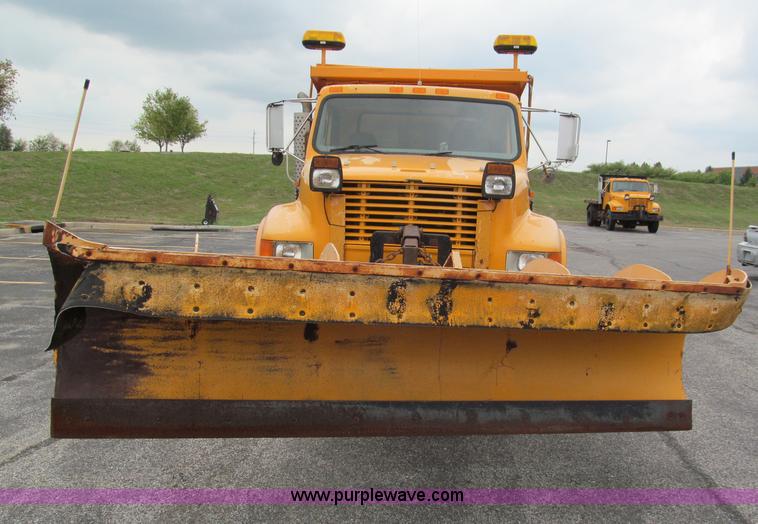 image for item E2152 1996 International 4900 dump truck
