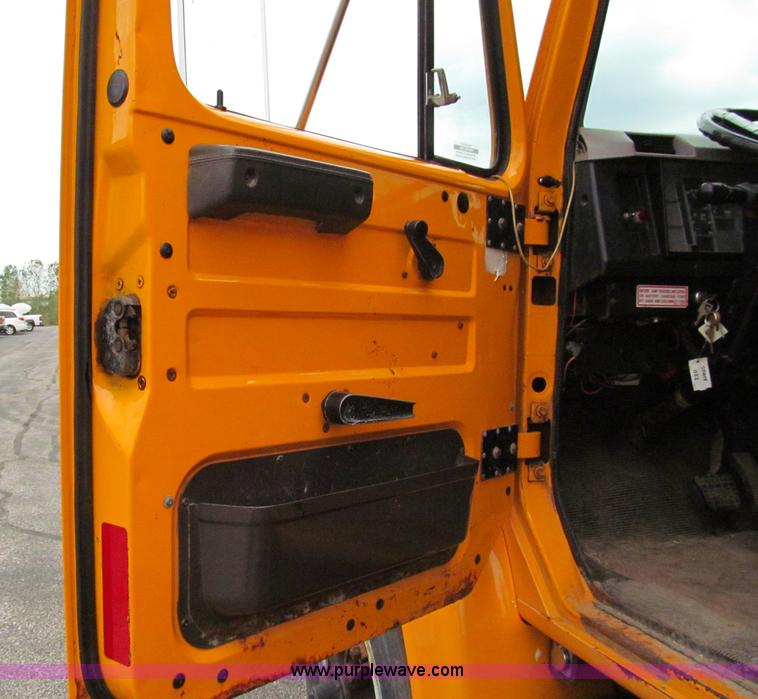 image for item E2152 1996 International 4900 dump truck