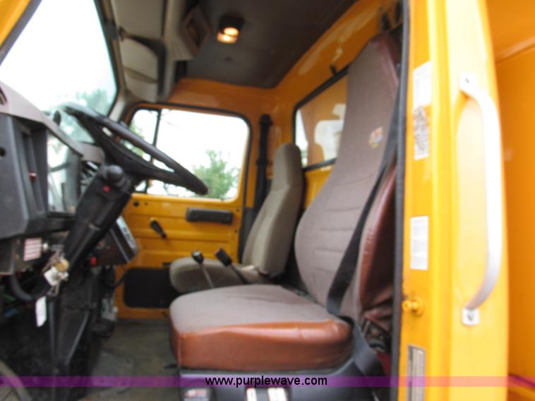 image for item E2152 1996 International 4900 dump truck