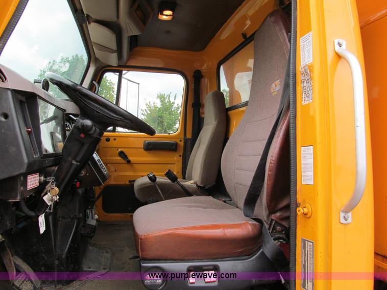 image for item E2152 1996 International 4900 dump truck