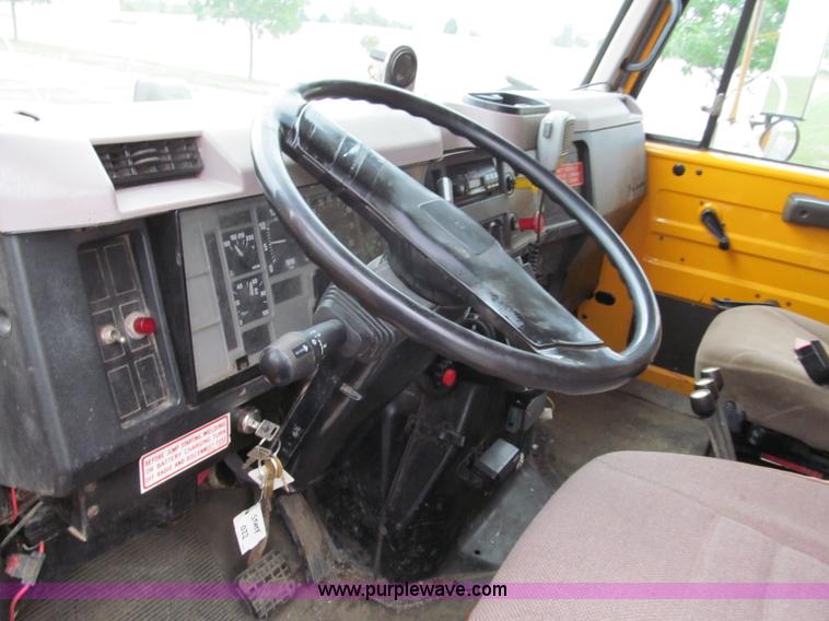 image for item E2152 1996 International 4900 dump truck