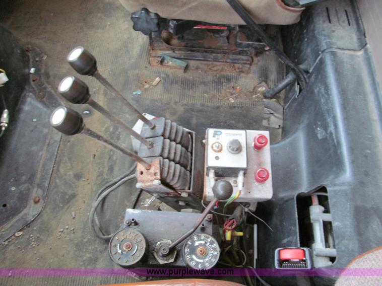 image for item E2152 1996 International 4900 dump truck