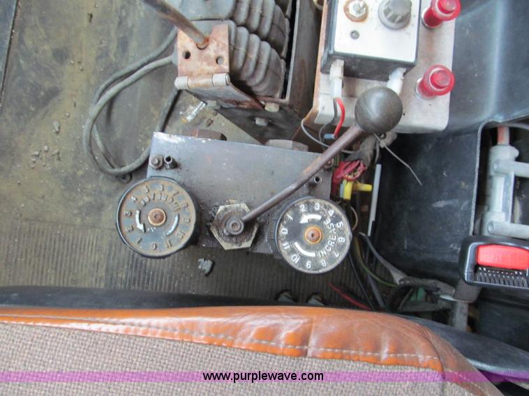 image for item E2152 1996 International 4900 dump truck