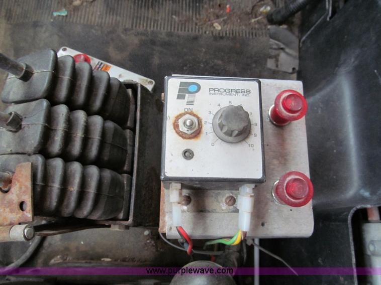 image for item E2152 1996 International 4900 dump truck