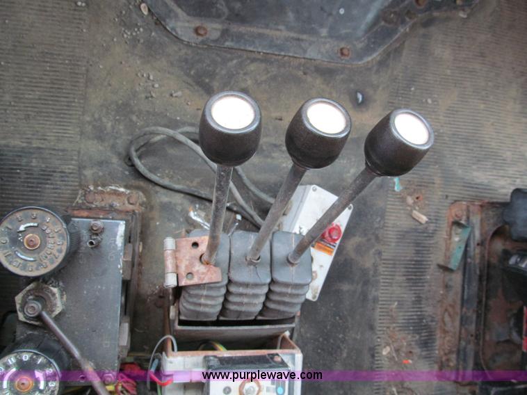 image for item E2152 1996 International 4900 dump truck