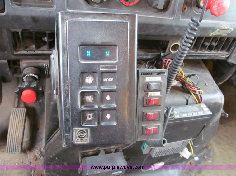 image for item E2152 1996 International 4900 dump truck