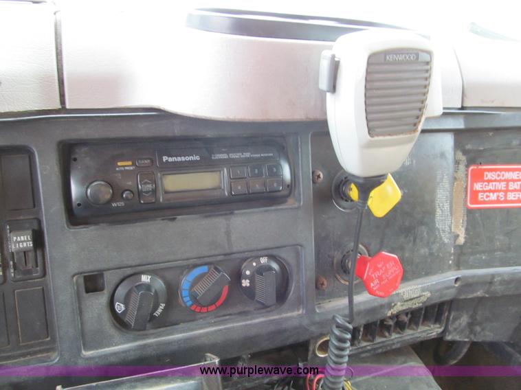 image for item E2152 1996 International 4900 dump truck