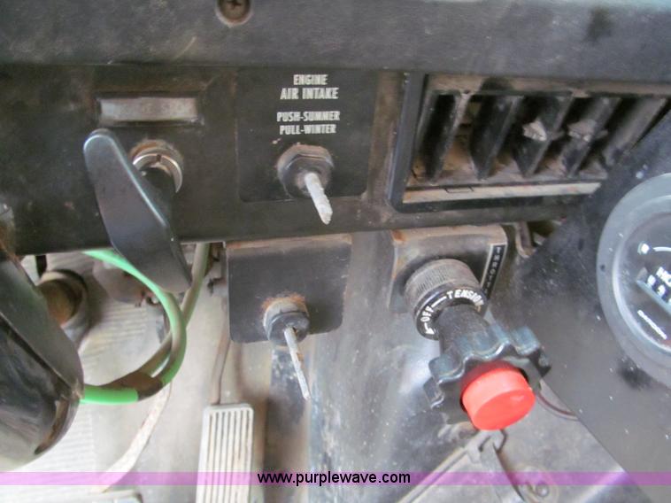 image for item E2152 1996 International 4900 dump truck