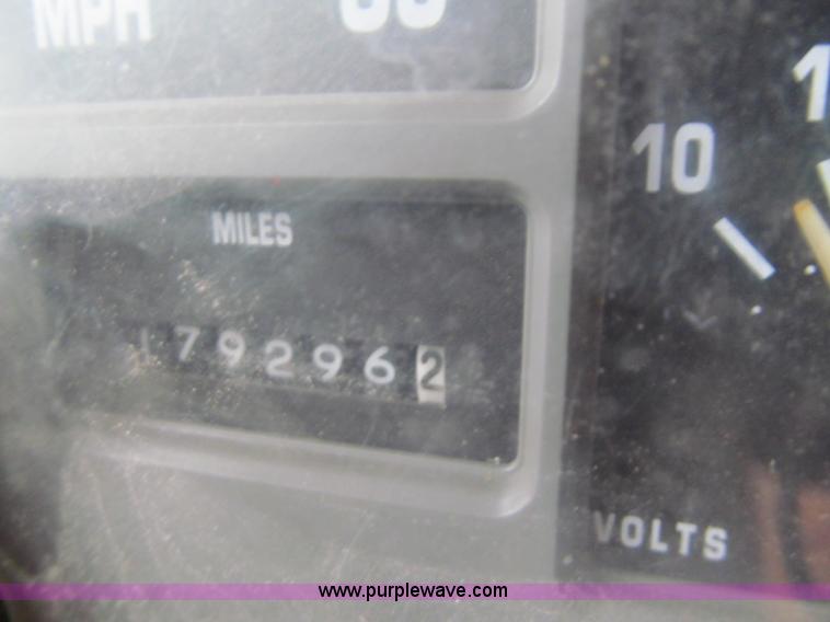 image for item E2152 1996 International 4900 dump truck