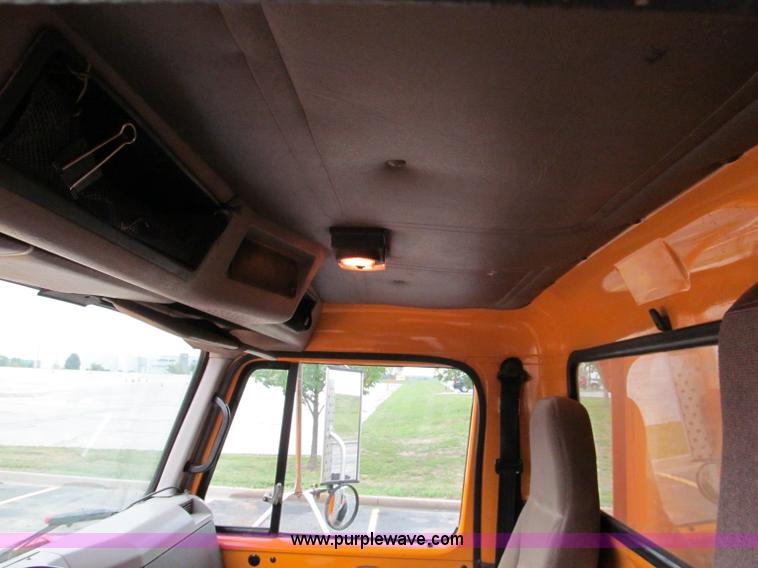 image for item E2152 1996 International 4900 dump truck