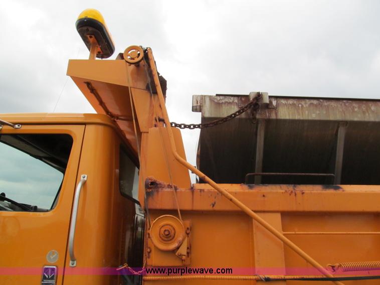 image for item E2152 1996 International 4900 dump truck