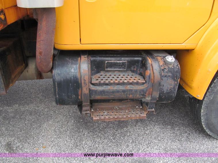 image for item E2152 1996 International 4900 dump truck