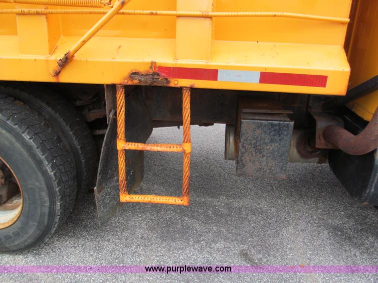 image for item E2152 1996 International 4900 dump truck
