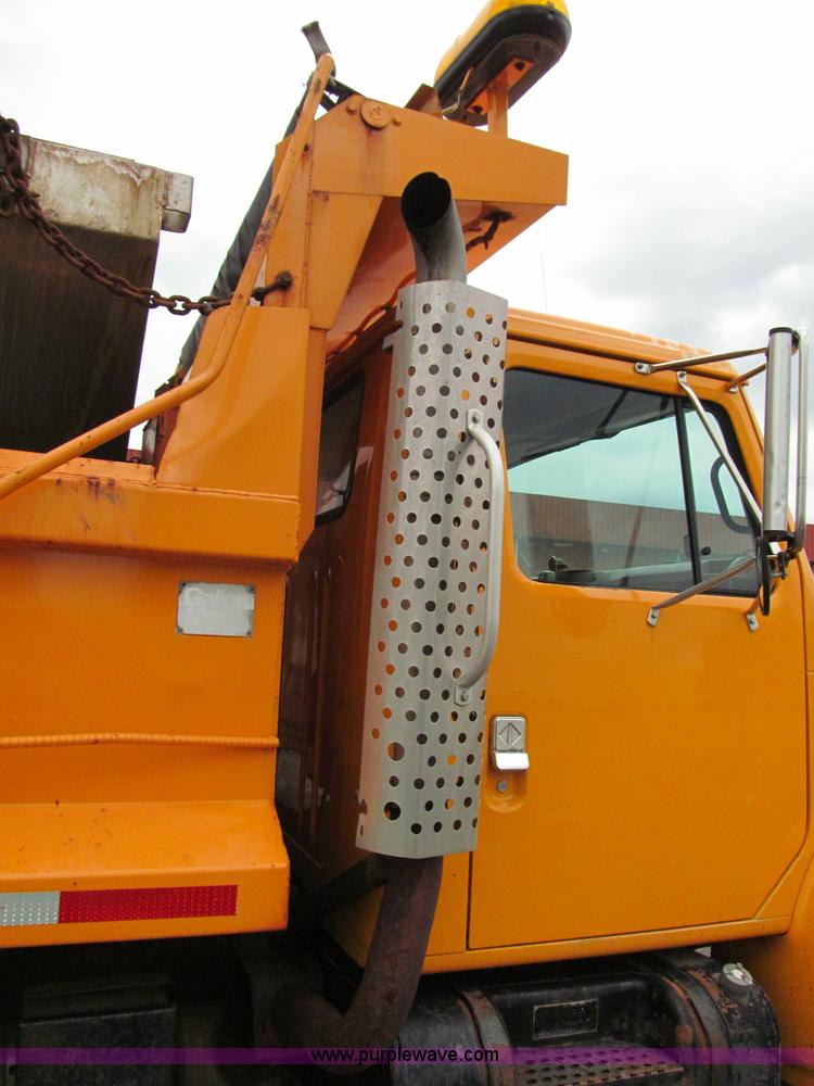 image for item E2152 1996 International 4900 dump truck