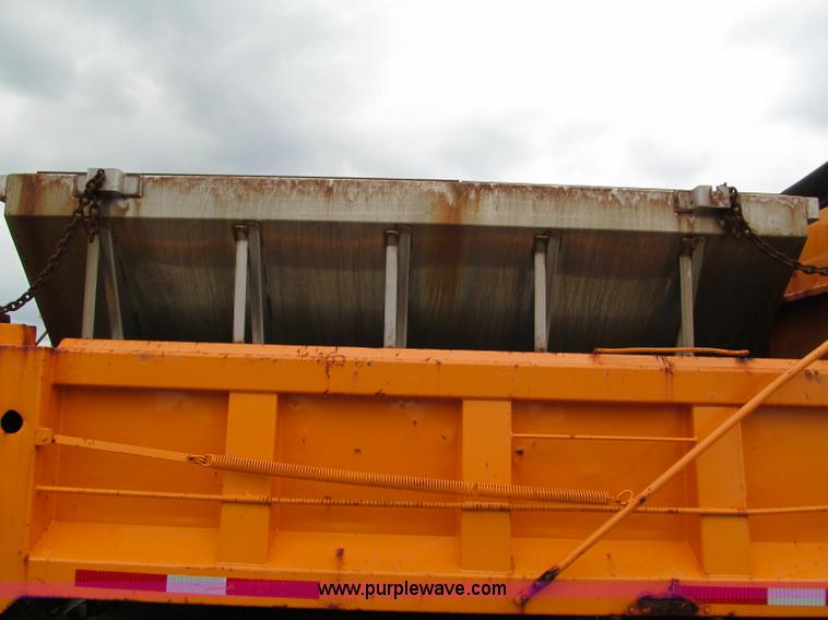 image for item E2152 1996 International 4900 dump truck