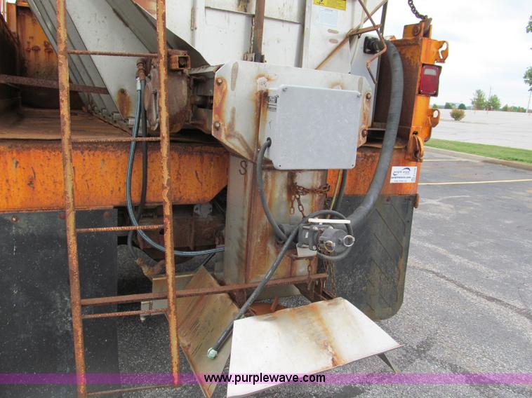 image for item E2152 1996 International 4900 dump truck