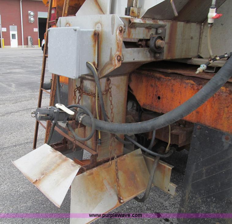 image for item E2152 1996 International 4900 dump truck