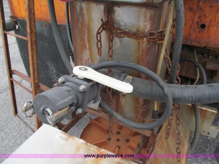 image for item E2152 1996 International 4900 dump truck