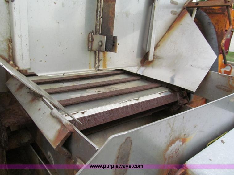 image for item E2152 1996 International 4900 dump truck