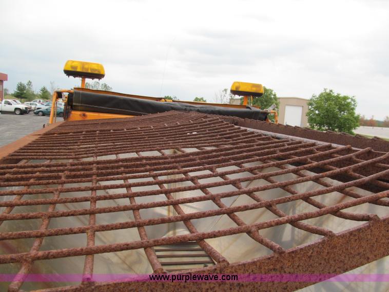 image for item E2152 1996 International 4900 dump truck