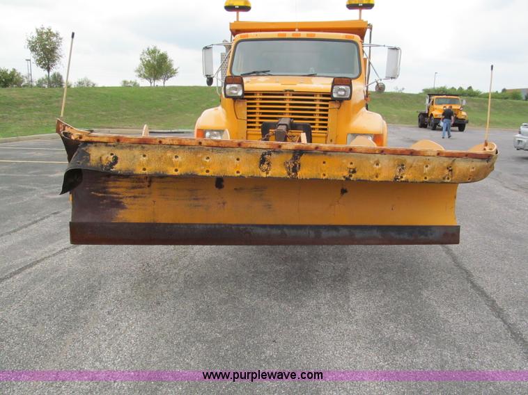 image for item E2152 1996 International 4900 dump truck