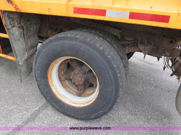 image for item E2152 1996 International 4900 dump truck