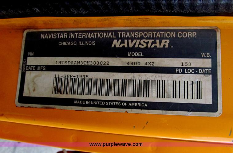 image for item E2152 1996 International 4900 dump truck