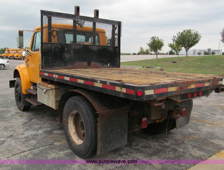 image for item E2153 1997 International 4900 flatbed truck