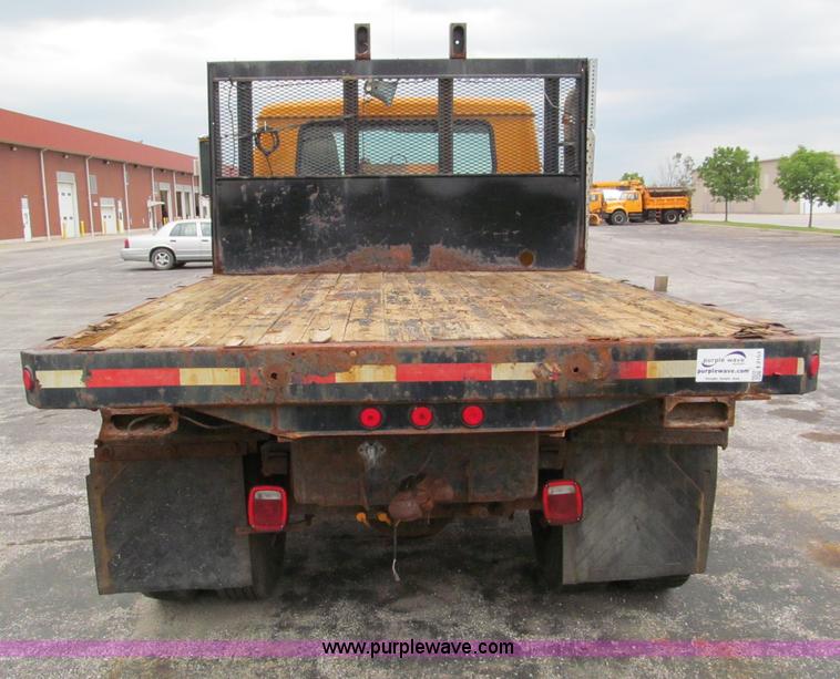 image for item E2153 1997 International 4900 flatbed truck