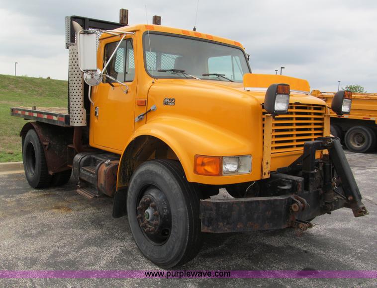 image for item E2153 1997 International 4900 flatbed truck